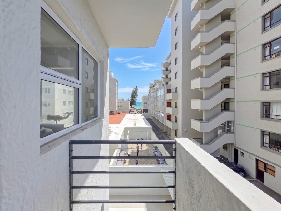 3 Bedroom Property for Sale in Sea Point Western Cape